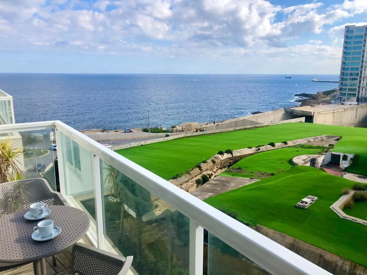 Stylish Seaview Apartment In A Prime Location Sliema