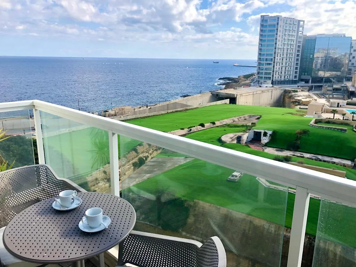 Stylish Seaview Apartment In A Prime Location Sliema