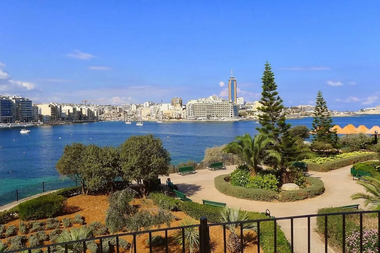 Stylish Seaview Apartment In A Prime Location Sliema
