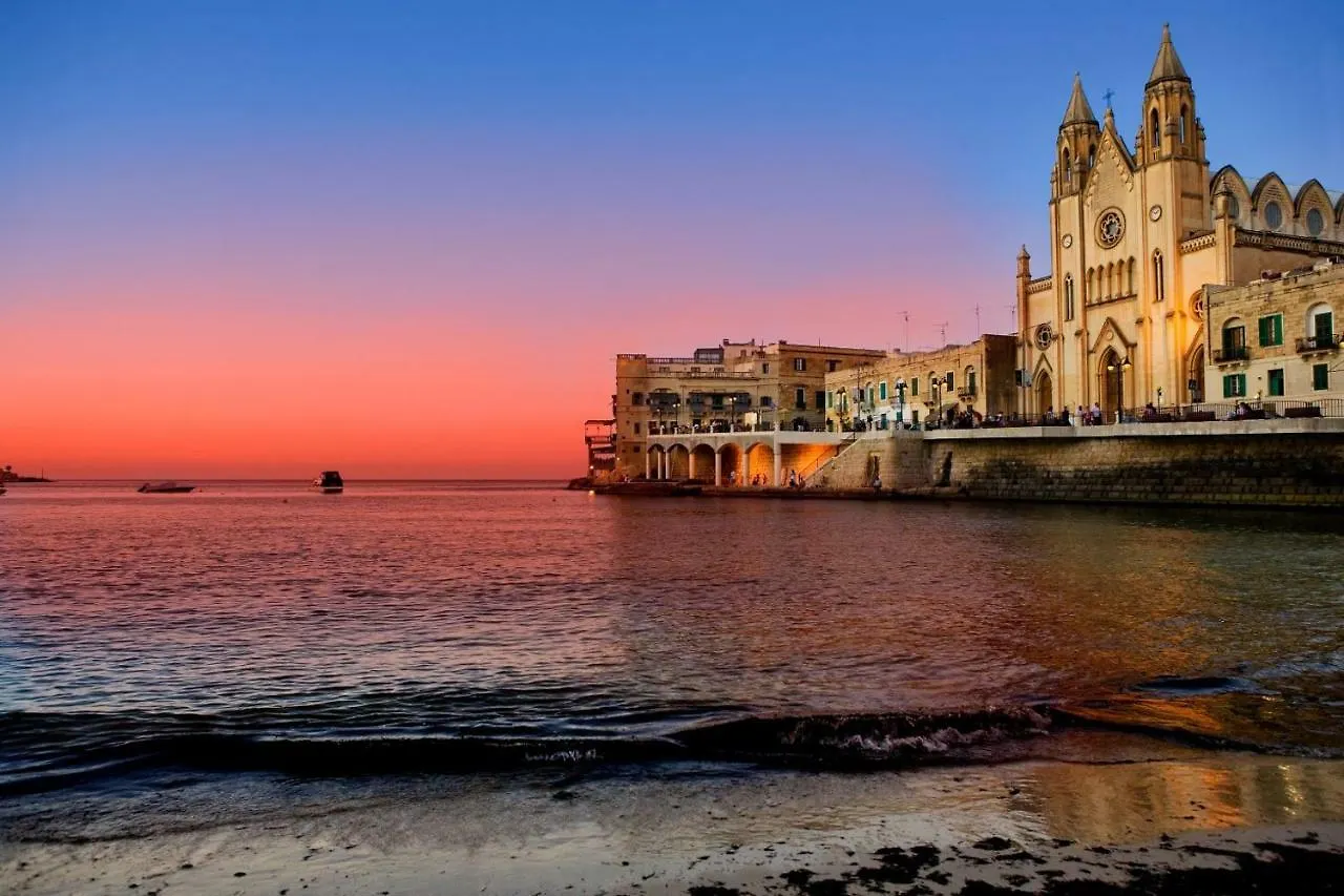 Stylish Seaview Apartment In A Prime Location Sliema