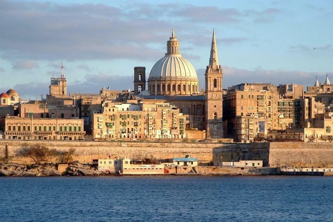 Stylish Seaview Apartment In A Prime Location Sliema