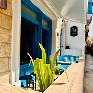 248 Boutique Studios, Pensión