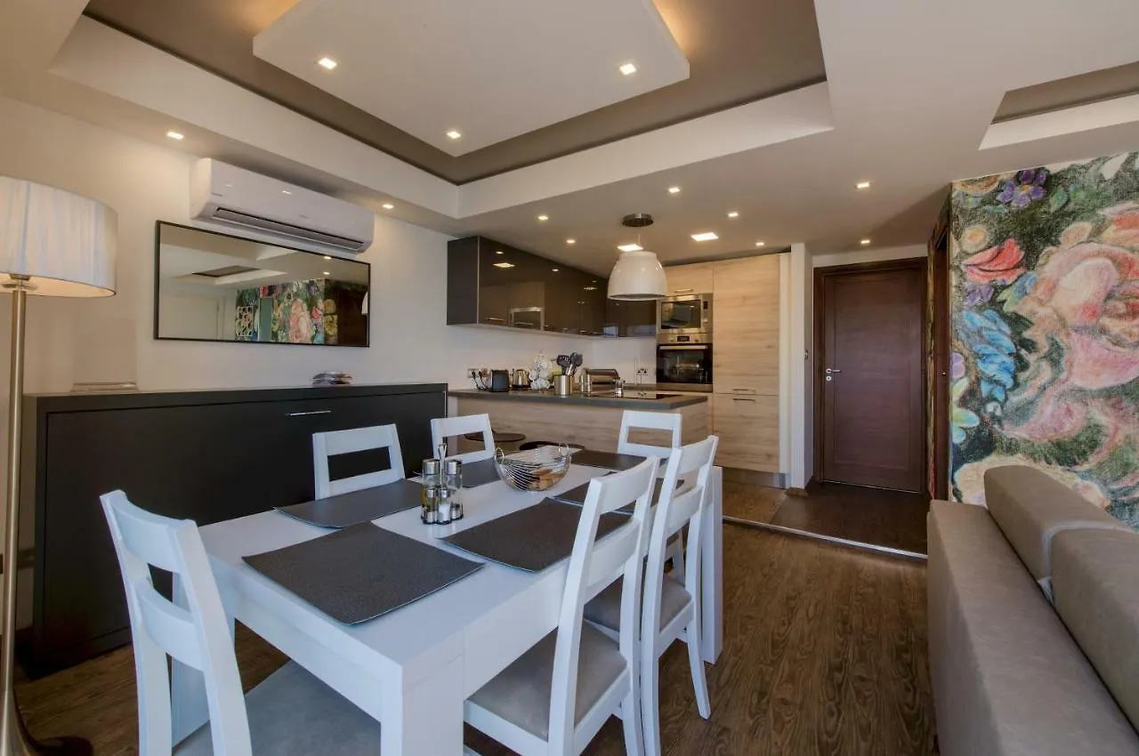 Stylish Seaview Apartment In A Prime Location Sliema 0*,